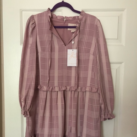 Gal Meets Glam Emmeline - Picture 4 of 5